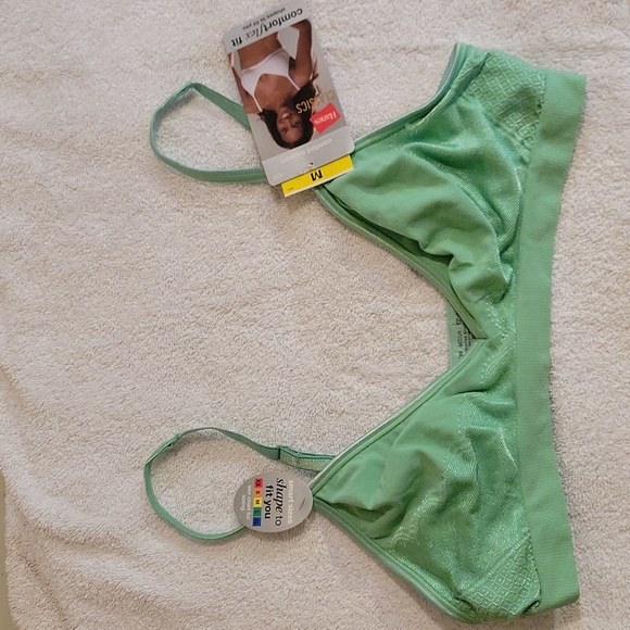 2 New Hanes Classic Comfort Flex Bra's. Size Medium - Picture 8 of 16